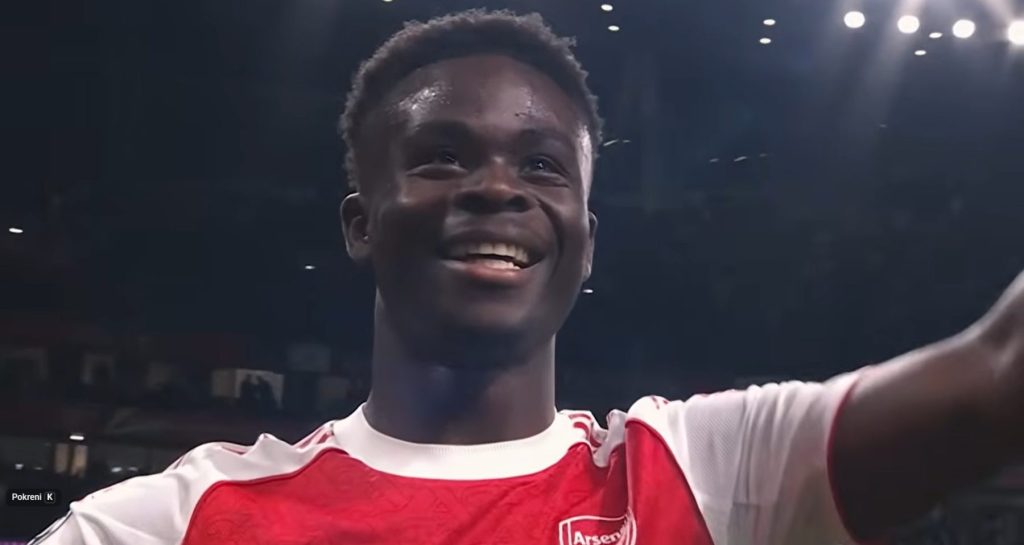 Bukayo Saka oklade na Arsenal