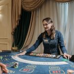 Je li djelitelj u blackjacku stvarno “neprijatelj” igrača?